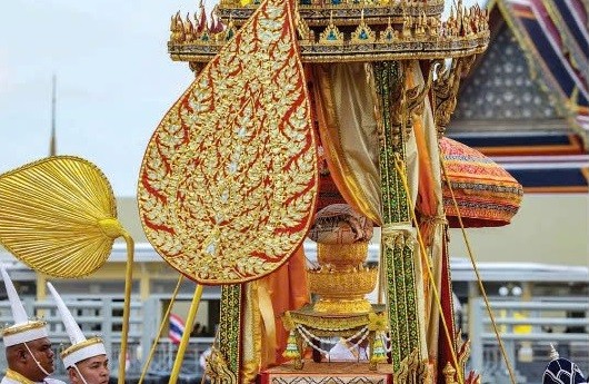 Bộ y Kathina được rước trong buổi lễ - Ảnh: RPST Bộ y Kathina được rước trong buổi lễ - Ảnh: RPST