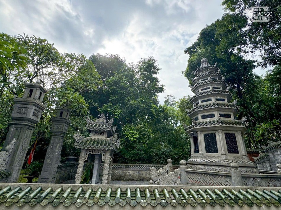 Bảo tháp Trưởng lão Hòa thượng Thích Chơn Thiện trong khuôn viên tổ đình Tường Vân