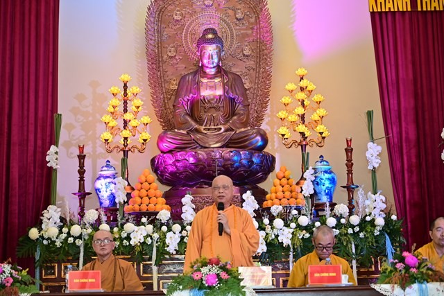 Hòa thượng Thích Thanh Giác ban đạo từ Hòa thượng Thích Thanh Giác ban đạo từ