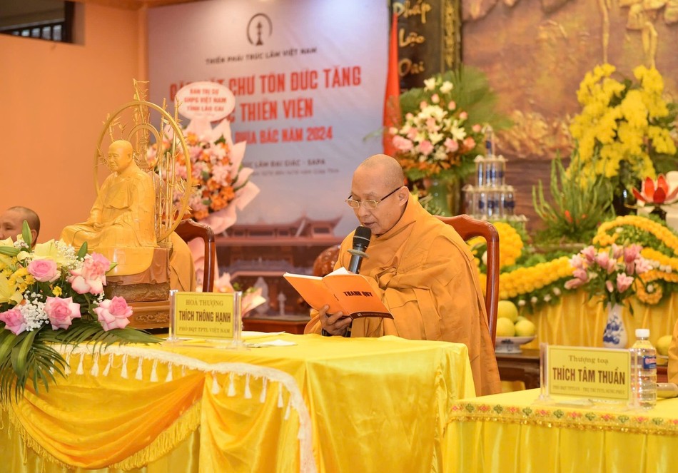 Hòa thượng Thích Thông Hạnh cung tuyên thanh quy của tông môn Hòa thượng Thích Thông Hạnh cung tuyên thanh quy của tông môn