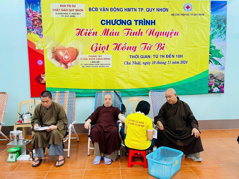 Chư Tăng tham gia hiến máu tình nguyện Chư Tăng tham gia hiến máu tình nguyện