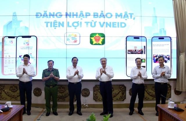 Để sử dụng app Công dân số, người dân đăng nhập chỉ một lần thông qua tài khoản định danh điện tử của công dân Việt Nam (tài khoản VNeID) Để sử dụng app Công dân số, người dân đăng nhập chỉ một lần thông qua tài khoản định danh điện tử của công dân Việt Nam (tài khoản VNeID)