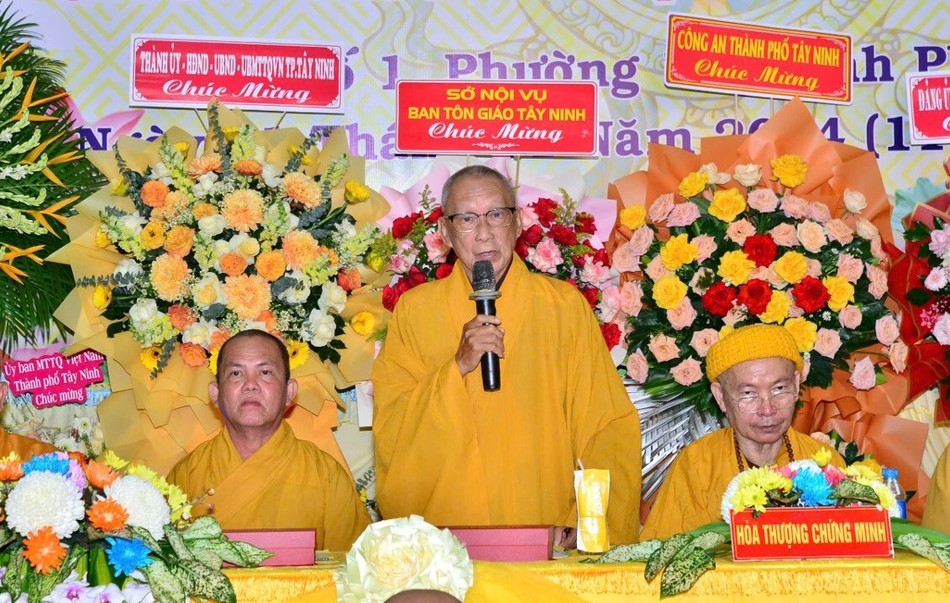 Hòa thượng Thích Huệ Tâm ban đạo từ Hòa thượng Thích Huệ Tâm ban đạo từ