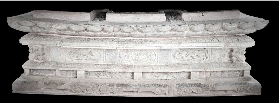 Bệ đá hoa sen (Phật thạch đá) chùa Phổ Quang, bảo vật quốc gia - Ảnh: BTLS Bệ đá hoa sen (Phật thạch đá) chùa Phổ Quang, bảo vật quốc gia - Ảnh: BTLS