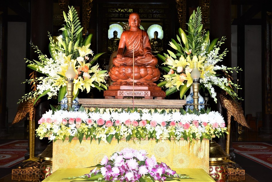 Tôn tượng Đức Phật hoàng Trần Nhân Tông Tôn tượng Đức Phật hoàng Trần Nhân Tông