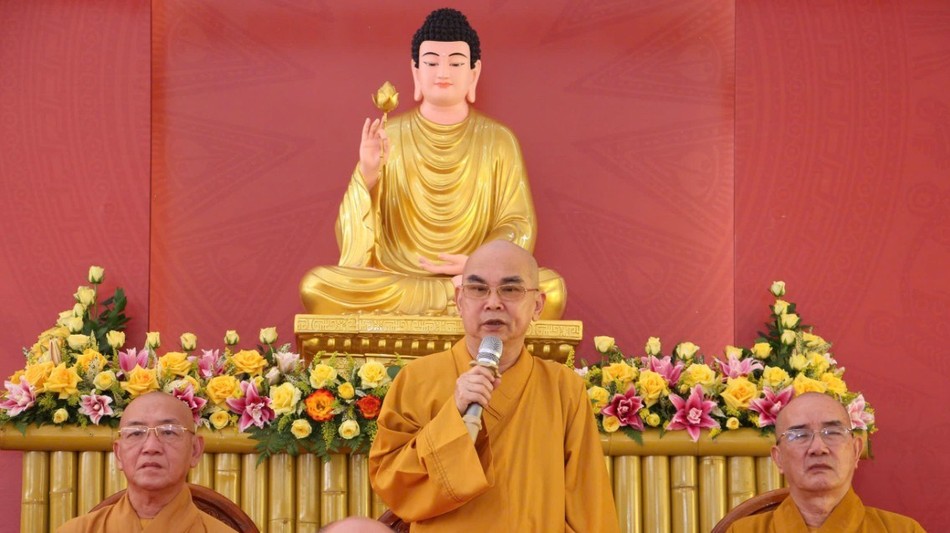 Thượng tọa Thích Tĩnh Cường ban đạo từ