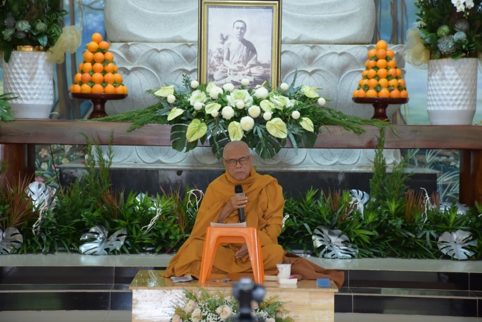 Hòa thượng Thích Giác Toàn thuyết pháp