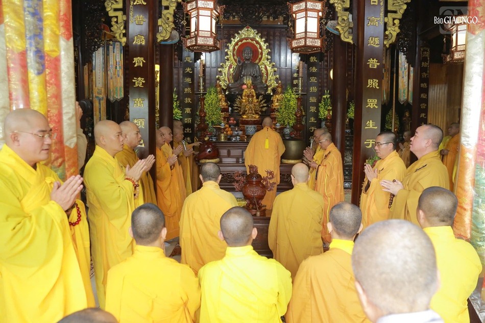 Khóa lễ cúng ngọ theo nghi thức thiền môn cố đô Huế Khóa lễ cúng ngọ theo nghi thức thiền môn cố đô Huế