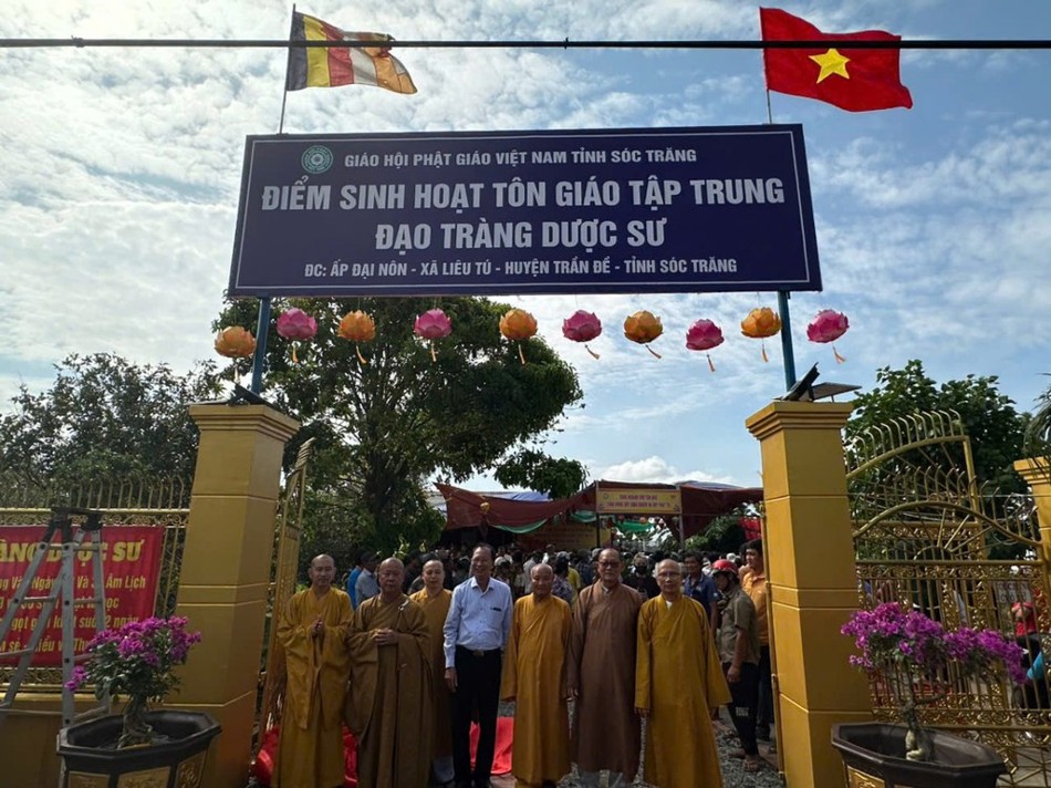 Lưu niệm sau khi thượng bảng điểm sinh hoạt tôn giáo tập trung Đạo tràng Dược Sư Lưu niệm sau khi thượng bảng điểm sinh hoạt tôn giáo tập trung Đạo tràng Dược Sư