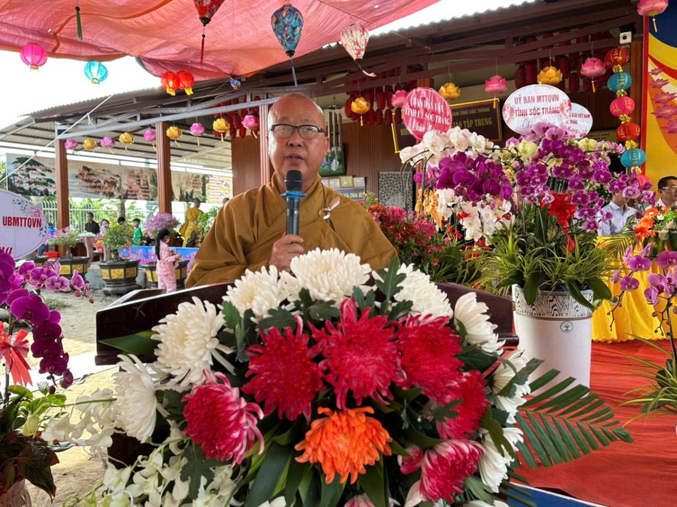 Thượng tọa Thích Trung Túc phát biểu tại buổi lễ Thượng tọa Thích Trung Túc phát biểu tại buổi lễ