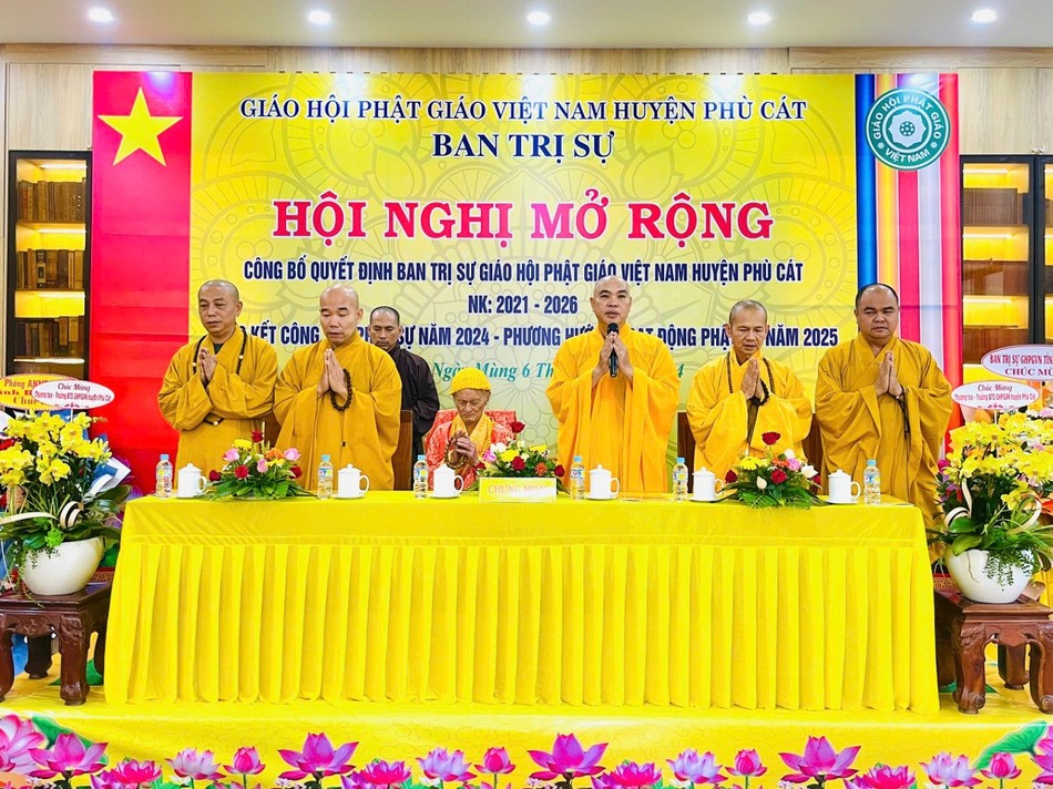 Chư tôn đức niệm Phật cầu gia bị Chư tôn đức niệm Phật cầu gia bị