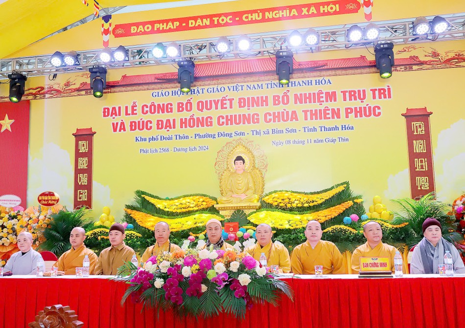 Chư tôn đức chứng minh buổi lễ Chư tôn đức chứng minh buổi lễ