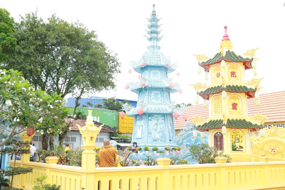 Bảo tháp Hòa thượng Thích Thiện Chánh trong khuôn viên chùa Thanh Lương Bảo tháp Hòa thượng Thích Thiện Chánh trong khuôn viên chùa Thanh Lương