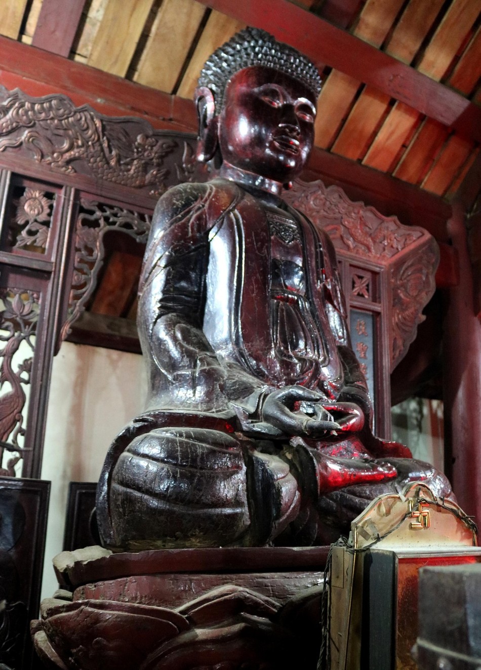 Chùa Giai hiện còn lưu giữ nhiều pho tượng cổ có giá trị Chùa Giai hiện còn lưu giữ nhiều pho tượng cổ có giá trị