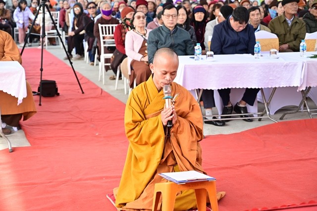 Đại đức Thích Giác Kiến, tân trụ trì chùa Phúc Sơn dâng lời phát nguyện Đại đức Thích Giác Kiến, tân trụ trì chùa Phúc Sơn dâng lời phát nguyện