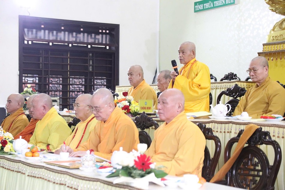 Trưởng lão Hòa thượng Thích Đức Thanh ban đạo từ Trưởng lão Hòa thượng Thích Đức Thanh ban đạo từ