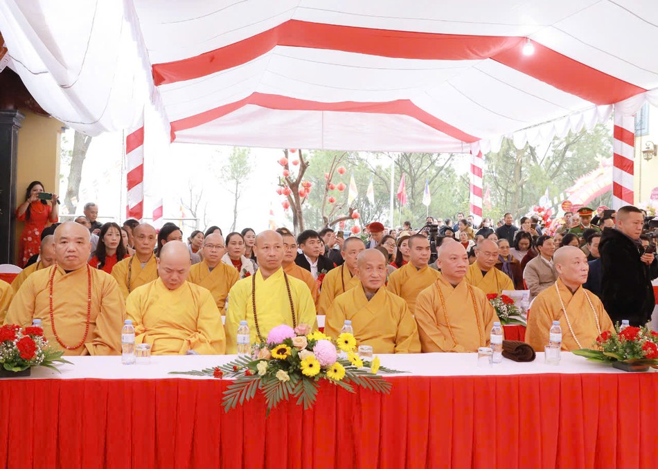 Chư tôn đức chứng minh, tham dự buổi lễ