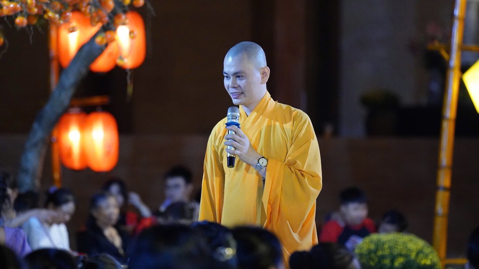 Đại đức Thích Khải Thành chia sẻ thời pháp thoại chủ đề “Mùa thương, hành trình trở về” với Phật tử Đại đức Thích Khải Thành chia sẻ thời pháp thoại chủ đề “Mùa thương, hành trình trở về” với Phật tử