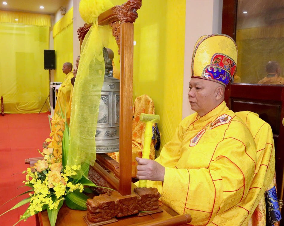 Hòa thượng đệ nhất chấp lệnh Hòa thượng đệ nhất chấp lệnh