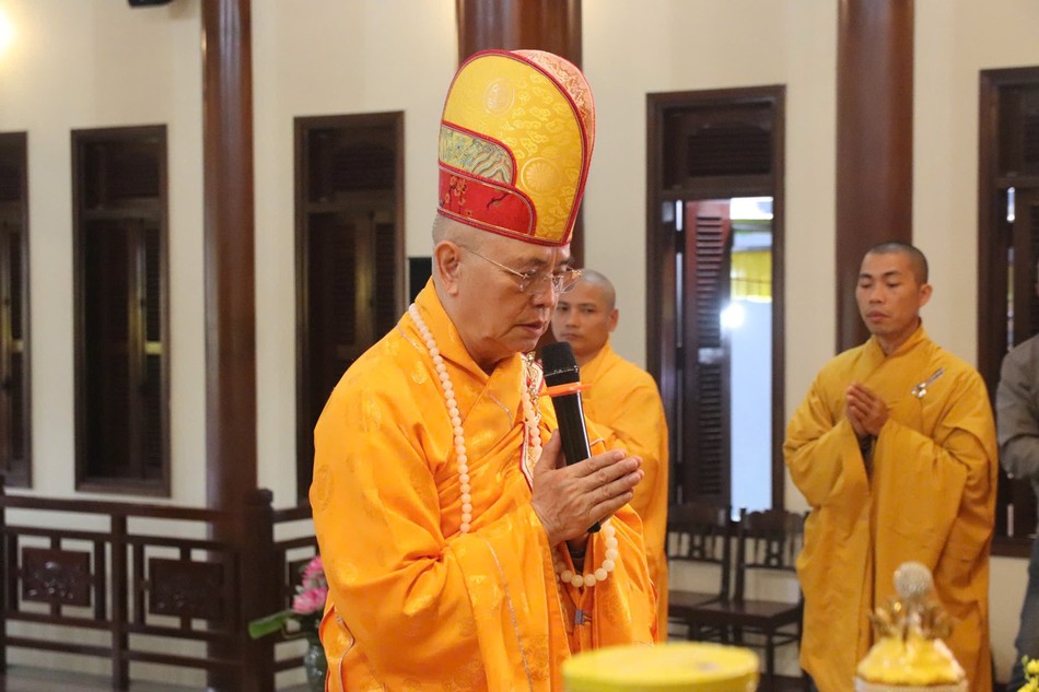 Hòa thượng Thích Huệ Phước đương vi sám chủ tang lễ Hòa thượng Thích Huệ Phước đương vi sám chủ tang lễ