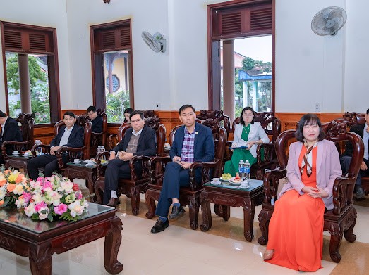 Đoàn lãnh đạo chính quyền, ban ngành tỉnh Quảng Nam