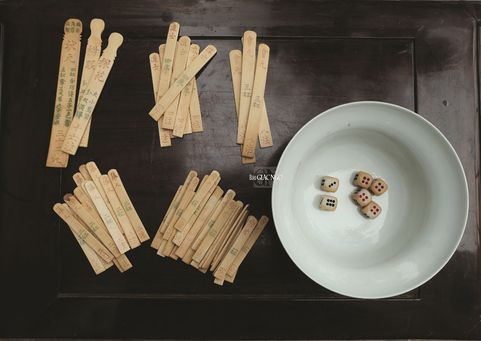 Xăm hường - thú tiêu khiển ngày xuân của người Huế (BST Trần Đình Sơn) - Ảnh: Nguyễn Cường Xăm hường - thú tiêu khiển ngày xuân của người Huế (BST Trần Đình Sơn) - Ảnh: Nguyễn Cường