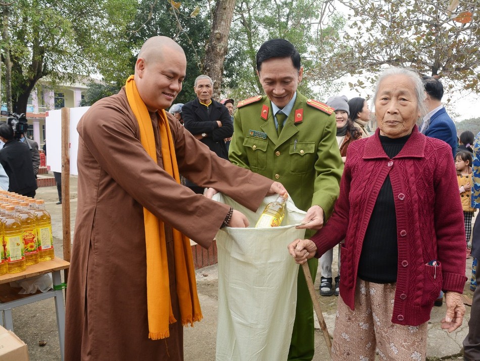 San sẻ yêu thương San sẻ yêu thương