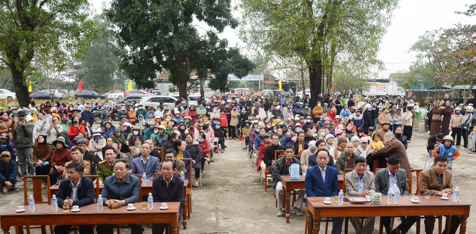 Đại biểu, bà con tham dự phiên chợ Tết 0 đồng Đại biểu, bà con tham dự phiên chợ Tết 0 đồng