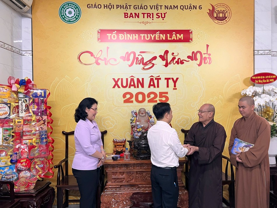 Bí thư Quận ủy Q.6 Ma Xuân Việt và Chủ tịch UBND Q.6 Lê Thị Thanh Thảo chúc Tết Ban Trị sự GHPGVN quận Bí thư Quận ủy Q.6 Ma Xuân Việt và Chủ tịch UBND Q.6 Lê Thị Thanh Thảo chúc Tết Ban Trị sự GHPGVN quận