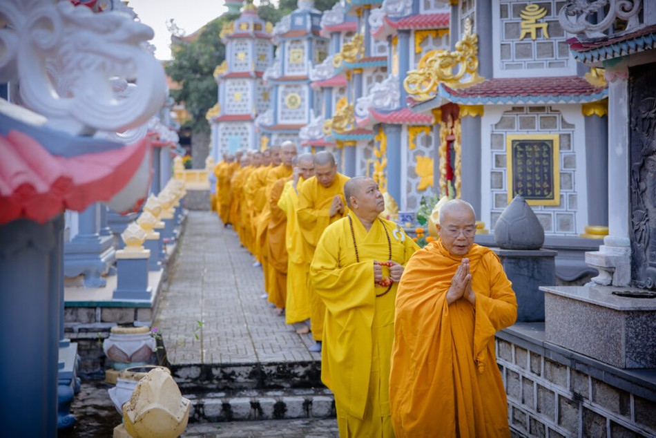 Chư tôn giáo phẩm nhiễu tháp Chư tôn giáo phẩm nhiễu tháp
