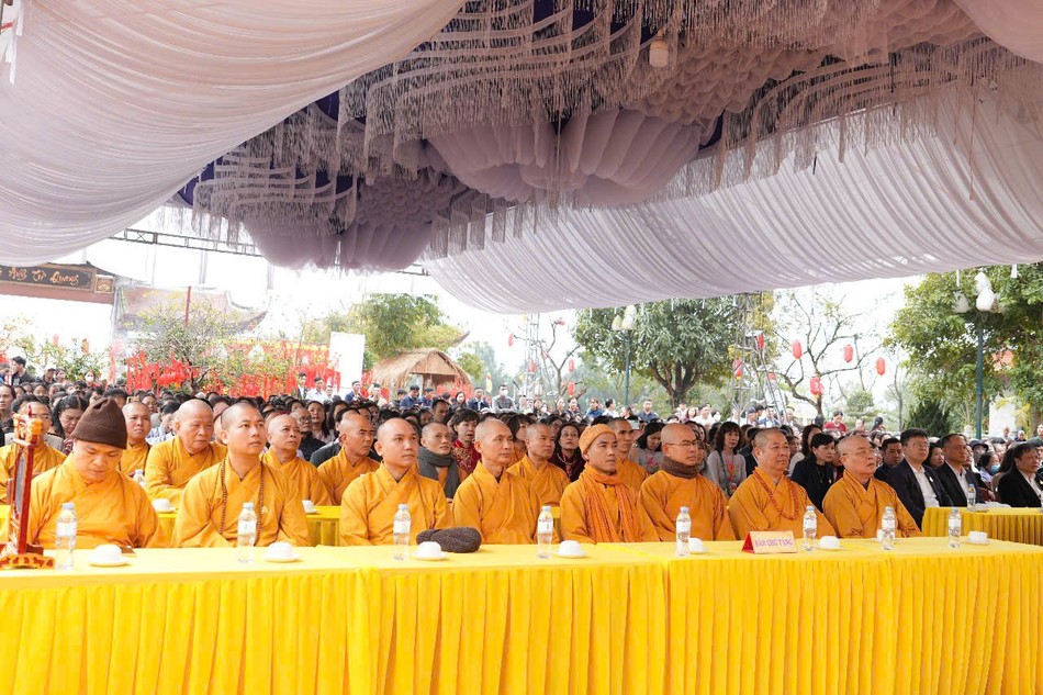 Chư tôn đức tham dự Chư tôn đức tham dự