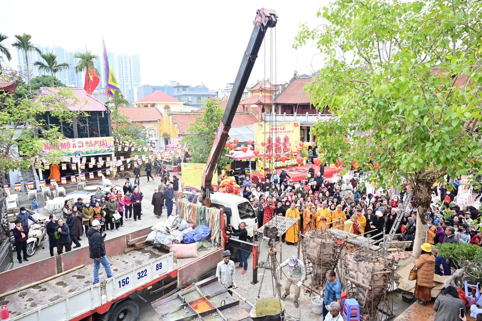 Rót đồng đúc 7 tôn tượng Đức Phật Dược Sư Rót đồng đúc 7 tôn tượng Đức Phật Dược Sư