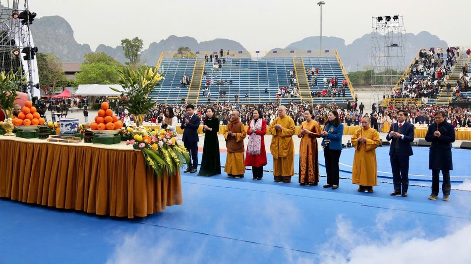 Dâng hương cầu quốc thái dân an Dâng hương cầu quốc thái dân an