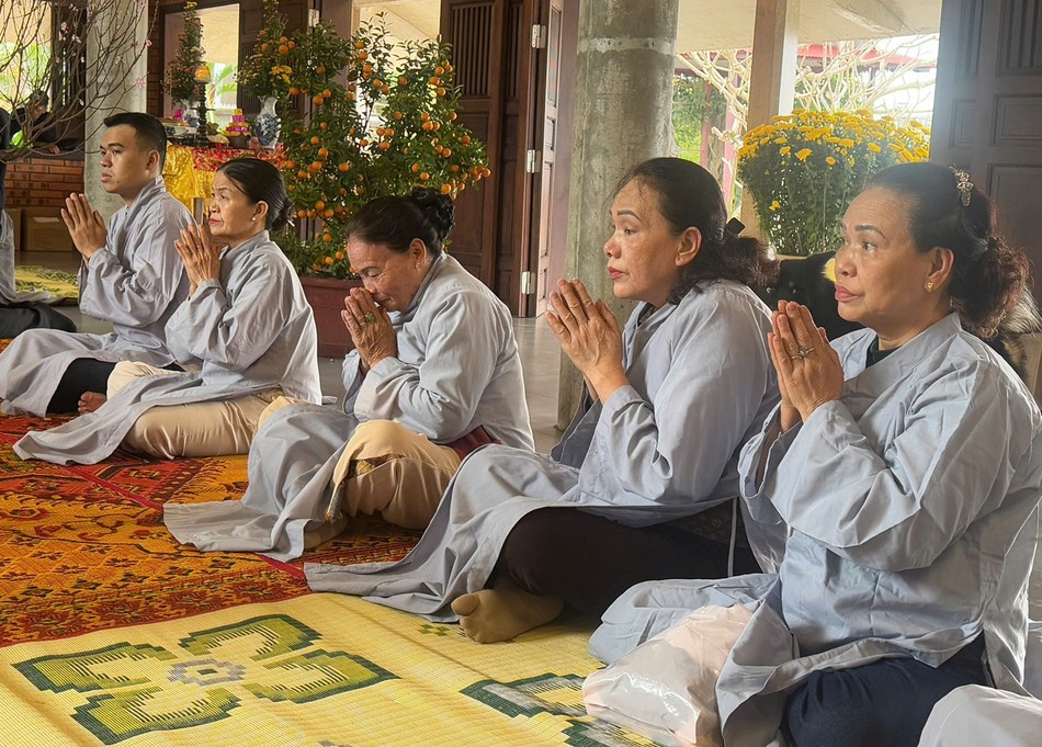 Rằm tháng Giêng đi chùa dự lễ cầu an trở thành nét đẹp truyền thống của Phật tử tại cố đô Huế