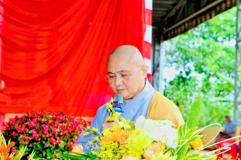 Ni sư Thích nữ Chúc Tường phát biểu khai mạc
