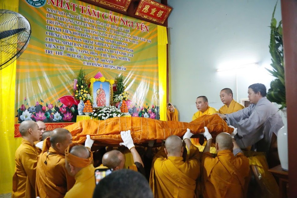 Cung thỉnh nhục thân Trưởng lão Hòa thượng nhập kim quan Cung thỉnh nhục thân Trưởng lão Hòa thượng nhập kim quan