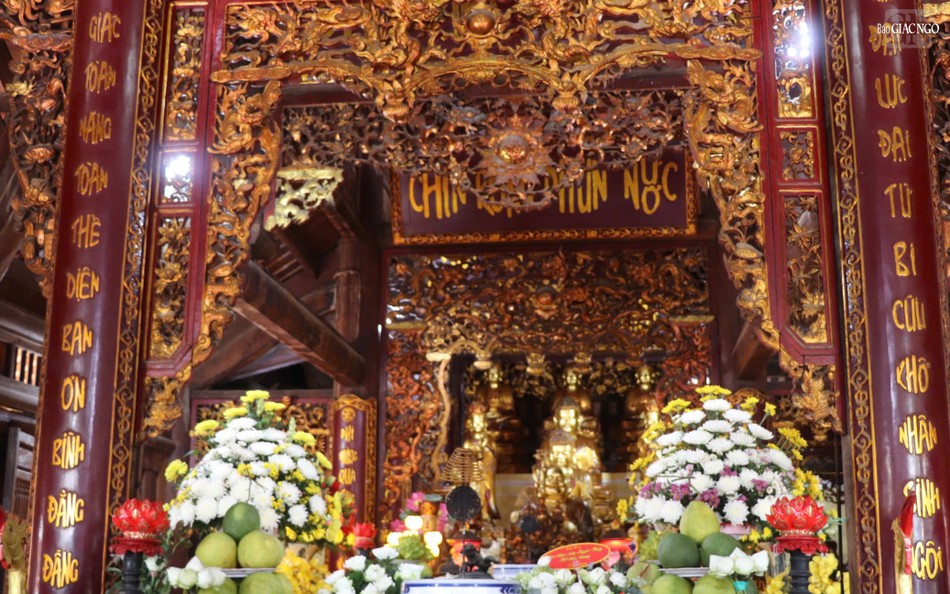 Chánh điện thờ Đức Phật Thích Ca Mâu Ni, Bồ-tát Quán Thế Âm và Bồ-tát Địa Tạng