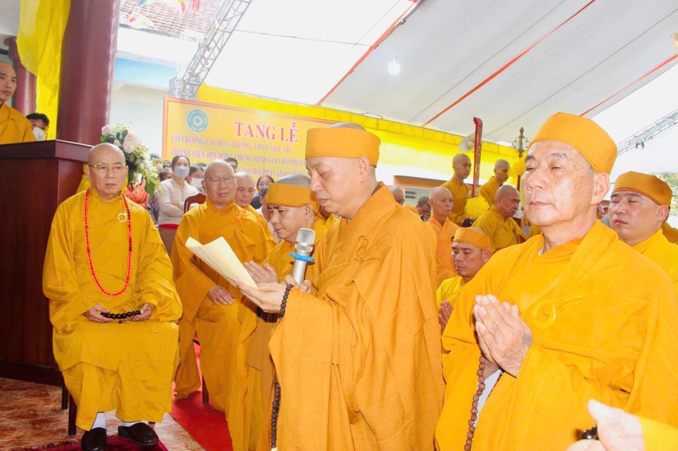 Thượng tọa Thích Quảng Dũng dâng lời cảm niệm Thượng tọa Thích Quảng Dũng dâng lời cảm niệm