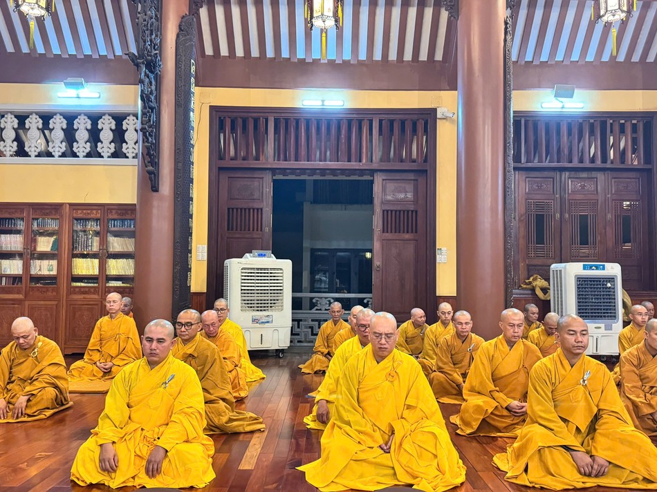 Buổi lễ cũng là dịp để chư tôn đức có cơ hội cùng gặp mặt và trao đổi, phổ biến những Phật sự quan trọng của Phật giáo quận nhà nói riêng, Phật giáo Thành phố nói chung