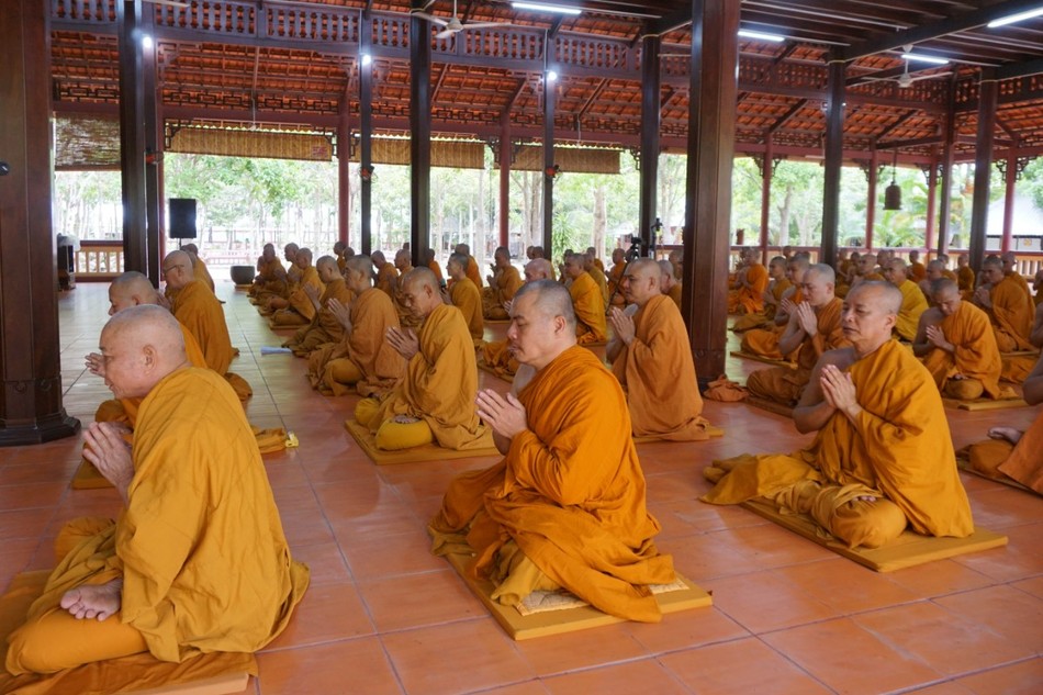 Chư hành giả tham dự khóa tu