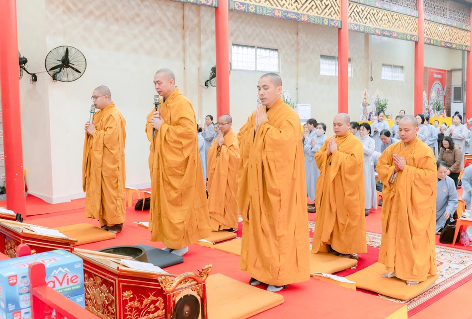 Chư tôn đức đảnh lễ Tam bảo Chư tôn đức đảnh lễ Tam bảo