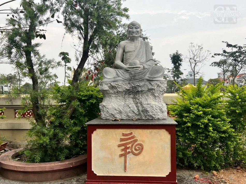 ... các pho tượng được an vị trang nghiêm