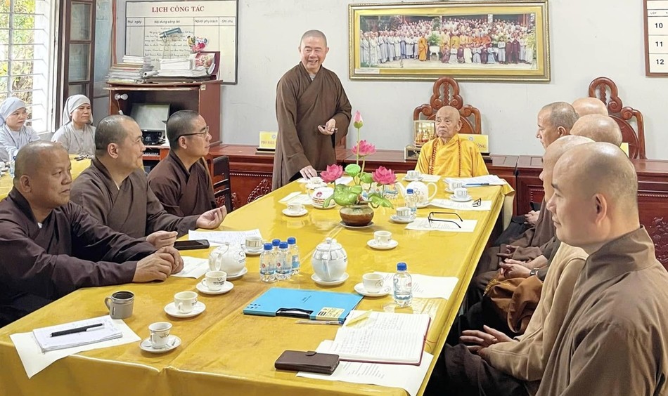 Thượng tọa Thích Thường Chiếu đóng góp ý kiến Thượng tọa Thích Thường Chiếu đóng góp ý kiến