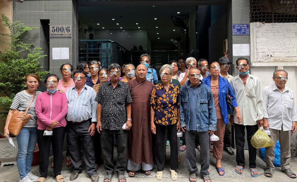 45 bệnh nhân nghèo đến từ các huyện Gò Công Tây, Gò Công Đông và TP.Gò Công, tỉnh Tiền Giang được chùa Huệ Quang hỗ trợ phẫu thuật mắt miễn phí 45 bệnh nhân nghèo đến từ các huyện Gò Công Tây, Gò Công Đông và TP.Gò Công, tỉnh Tiền Giang được chùa Huệ Quang hỗ trợ phẫu thuật mắt miễn phí