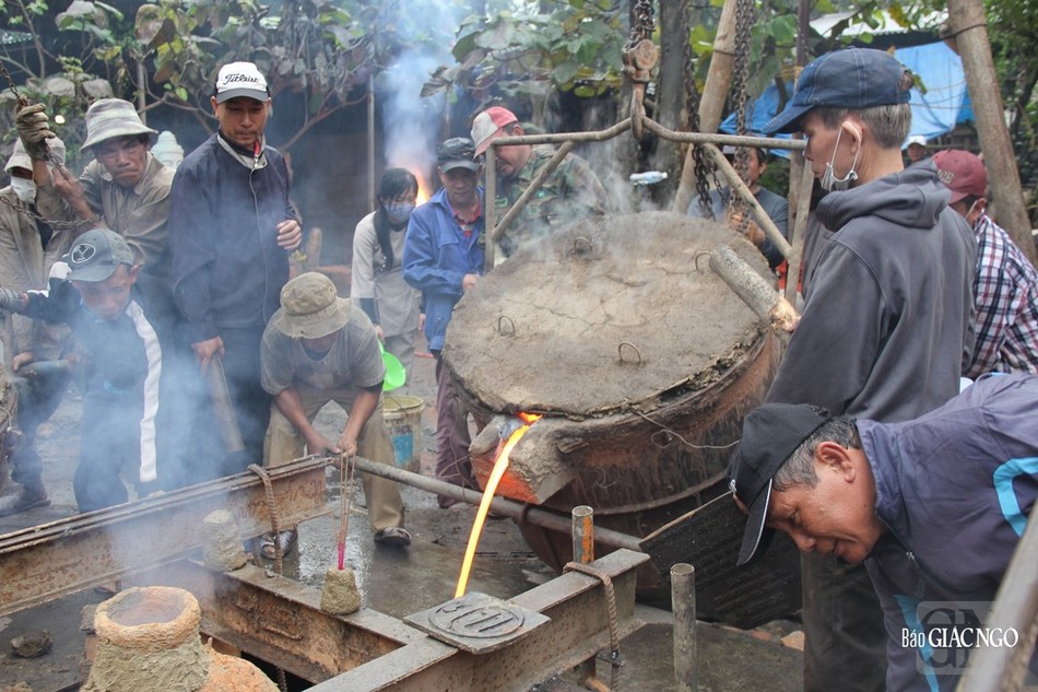Chính thức rót đồng kiến tạo chuông