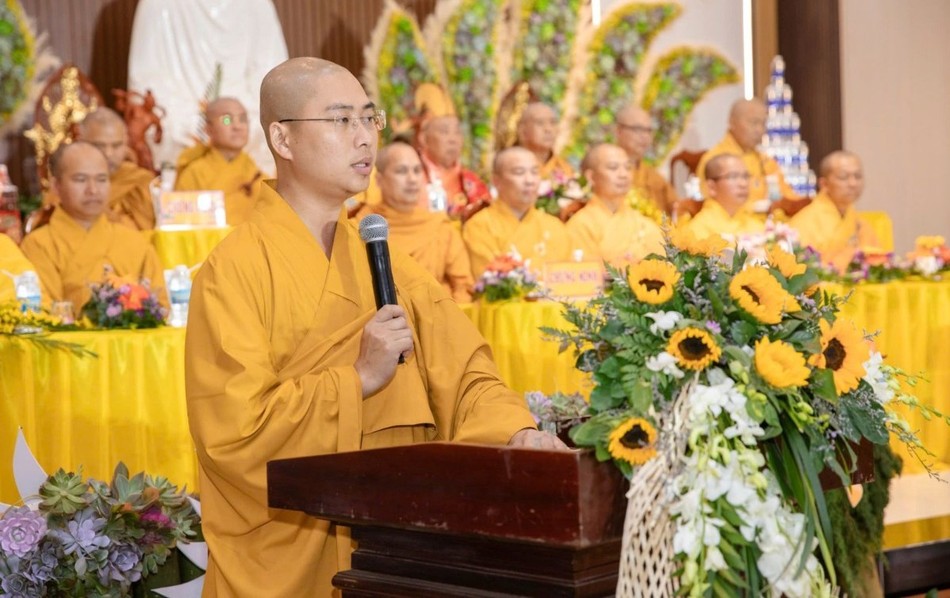 Đại đức Thích Chúc Tấn phát biểu tri ân Đại đức Thích Chúc Tấn phát biểu tri ân