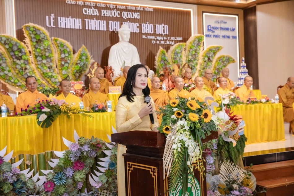 Bà Tôn Thị Ngọc Hạnh phát biểu Bà Tôn Thị Ngọc Hạnh phát biểu