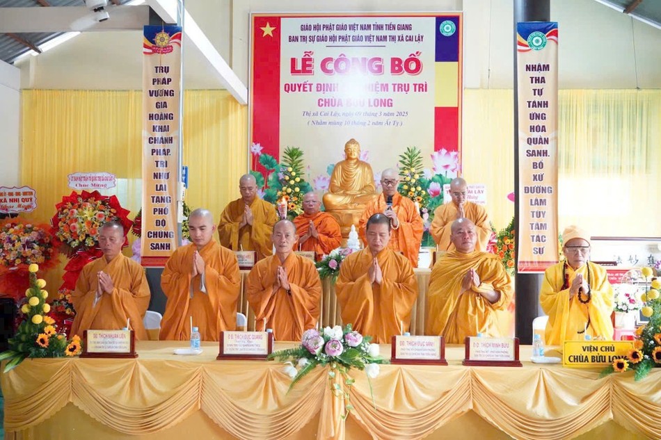 Chư tôn đức niệm Phật cầu gia bị Chư tôn đức niệm Phật cầu gia bị