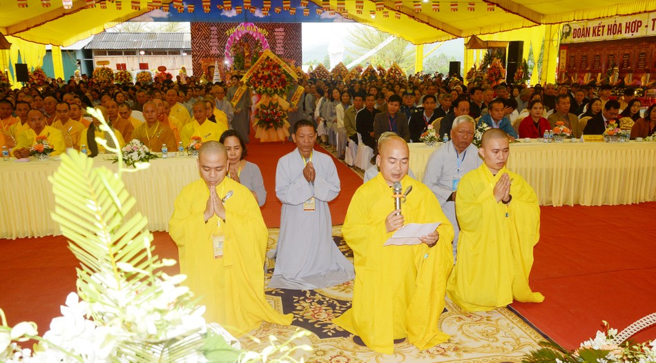 Đại đức Thích Nhật Thành dâng lời phát nguyện Đại đức Thích Nhật Thành dâng lời phát nguyện