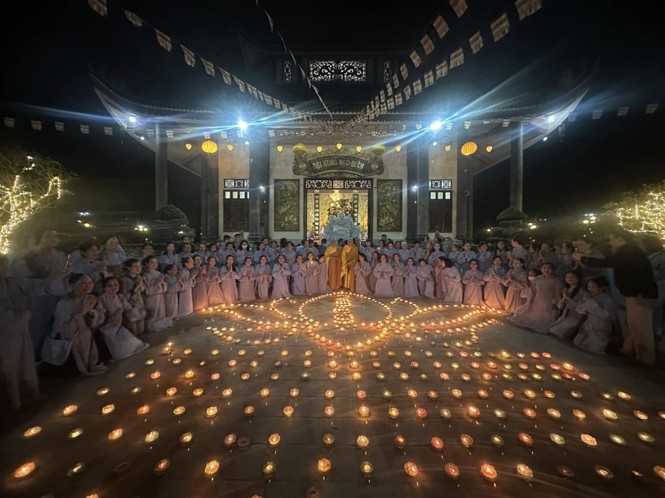 Đông đảo Phật tử về thiền viện Trúc Lâm Hàm Rồng dự lễ Đông đảo Phật tử về thiền viện Trúc Lâm Hàm Rồng dự lễ